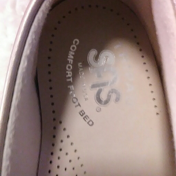 Shoes - Picture 5 of 5